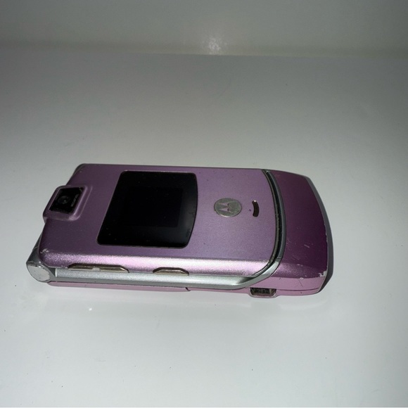 Motorola RAZR V3 Pink-Verizon w/Charger Turns On“UNTESTED” Buy As Is Read Below - Picture 5 of 14
